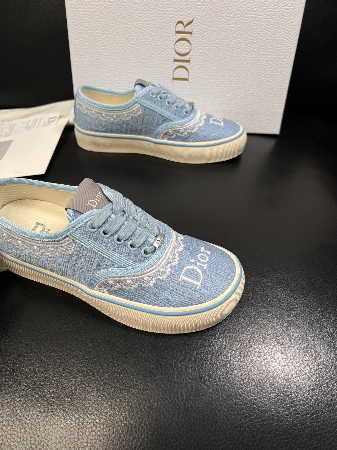 Dior 顶级工艺品 迪奥  专柜同步 原厂配置，意大利进口原版牛皮面料，透气舒适进口水染牛里垫，鞋底：