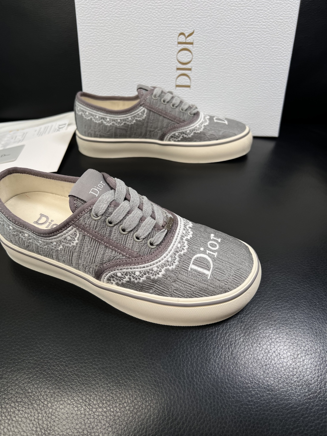Dior 顶级工艺品 迪奥  专柜同步 原厂配置，意大利进口原版牛皮面料，透气舒适进口水染牛里垫，鞋底：