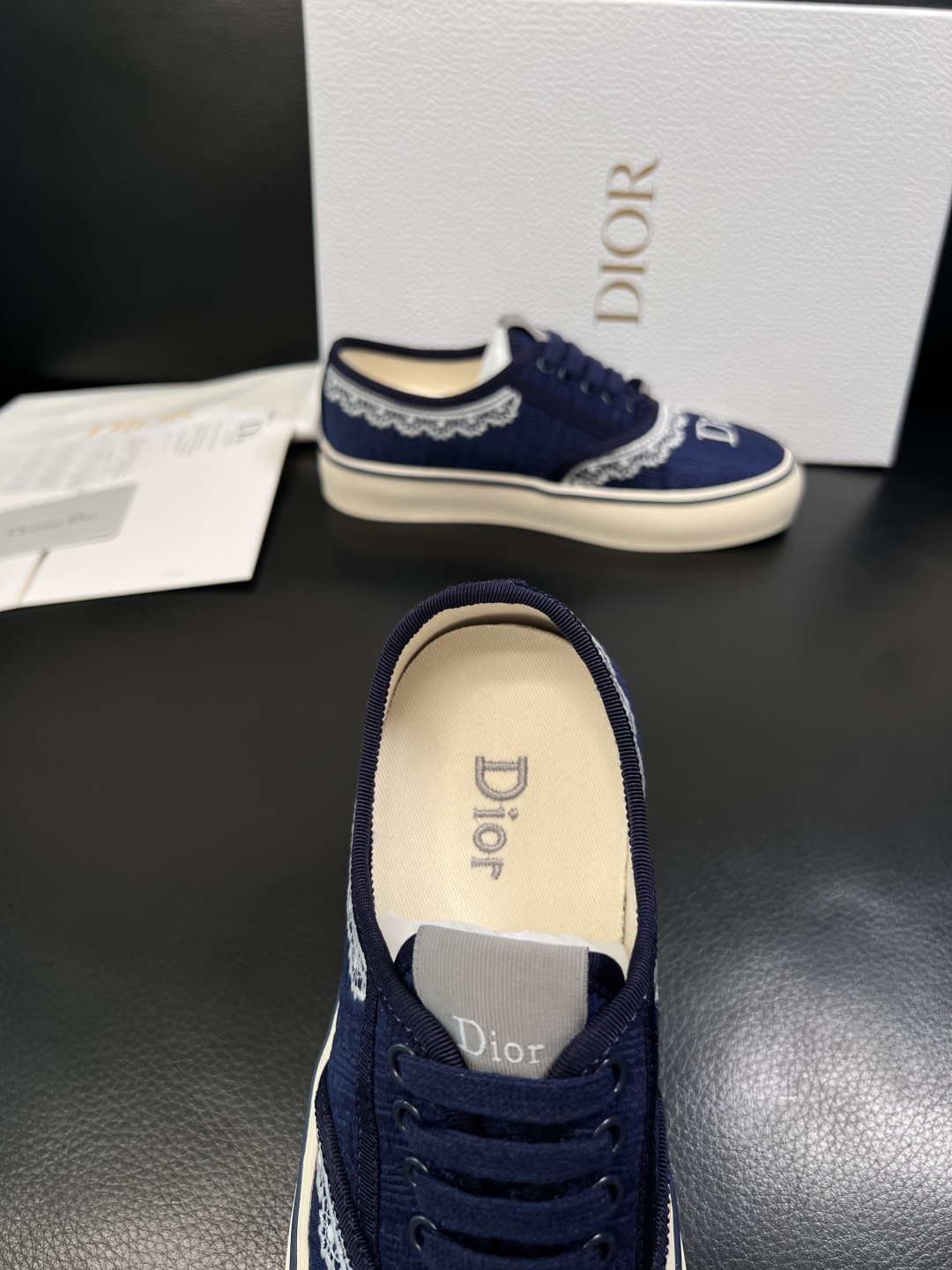 Dior 顶级工艺品 迪奥  专柜同步 原厂配置，意大利进口原版牛皮面料，透气舒适进口水染牛里垫，鞋底：