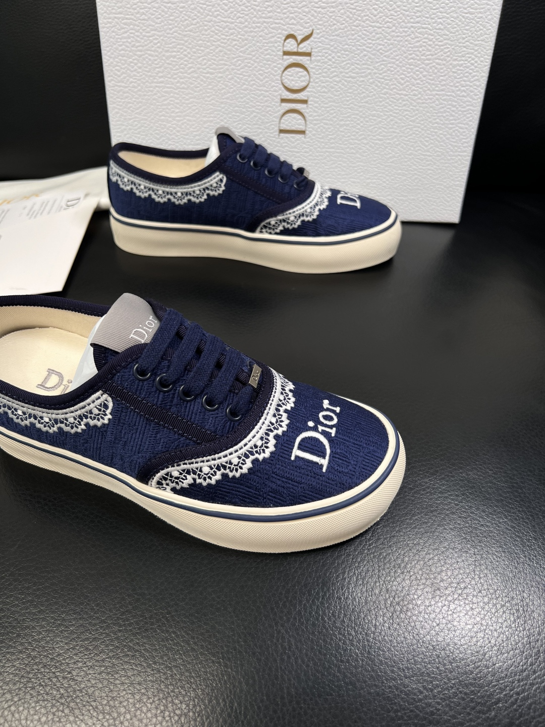 Dior 顶级工艺品 迪奥  专柜同步 原厂配置，意大利进口原版牛皮面料，透气舒适进口水染牛里垫，鞋底：