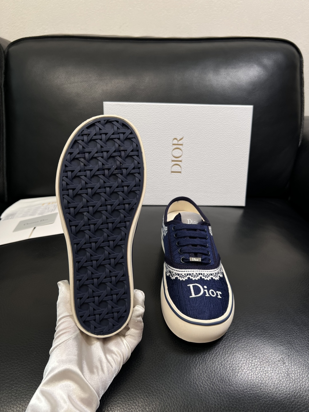 Dior 顶级工艺品 迪奥  专柜同步 原厂配置，意大利进口原版牛皮面料，透气舒适进口水染牛里垫，鞋底：