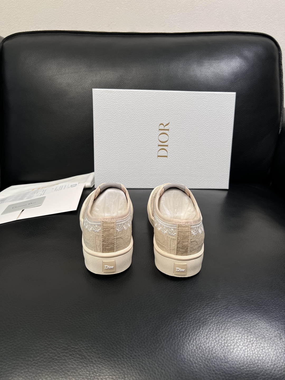 Dior 顶级工艺品 迪奥  专柜同步 原厂配置，意大利进口原版牛皮面料，透气舒适进口水染牛里垫，鞋底：