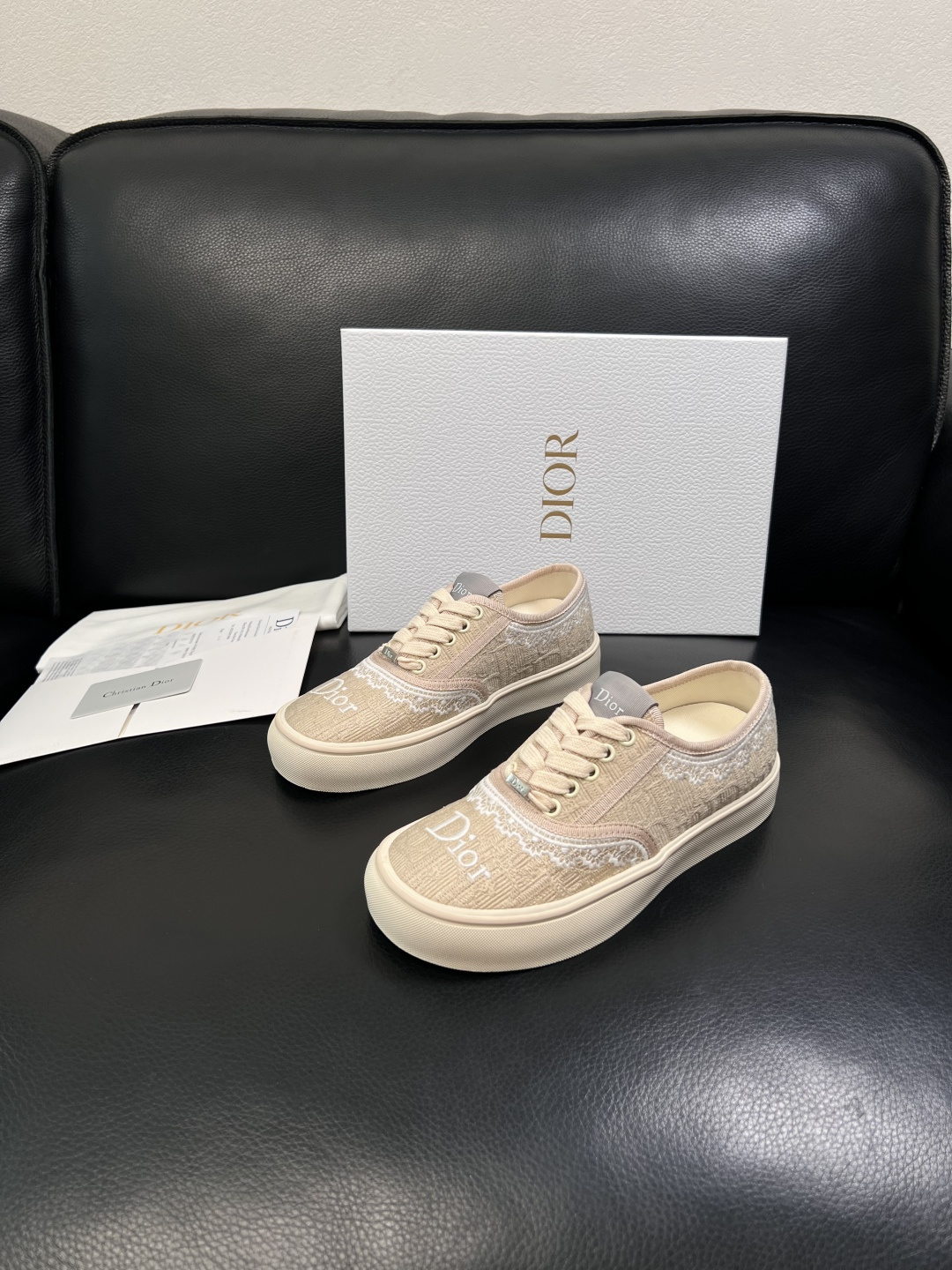Dior 顶级工艺品 迪奥  专柜同步 原厂配置，意大利进口原版牛皮面料，透气舒适进口水染牛里垫，鞋底：