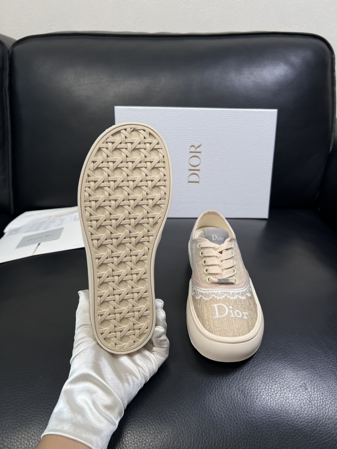 Dior 顶级工艺品 迪奥  专柜同步 原厂配置，意大利进口原版牛皮面料，透气舒适进口水染牛里垫，鞋底：