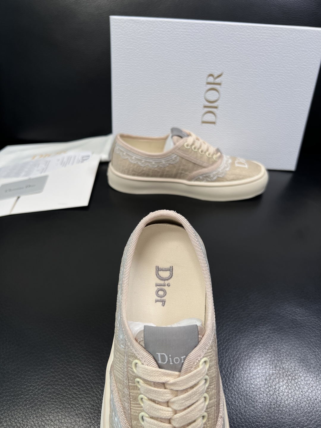 Dior 顶级工艺品 迪奥  专柜同步 原厂配置，意大利进口原版牛皮面料，透气舒适进口水染牛里垫，鞋底：