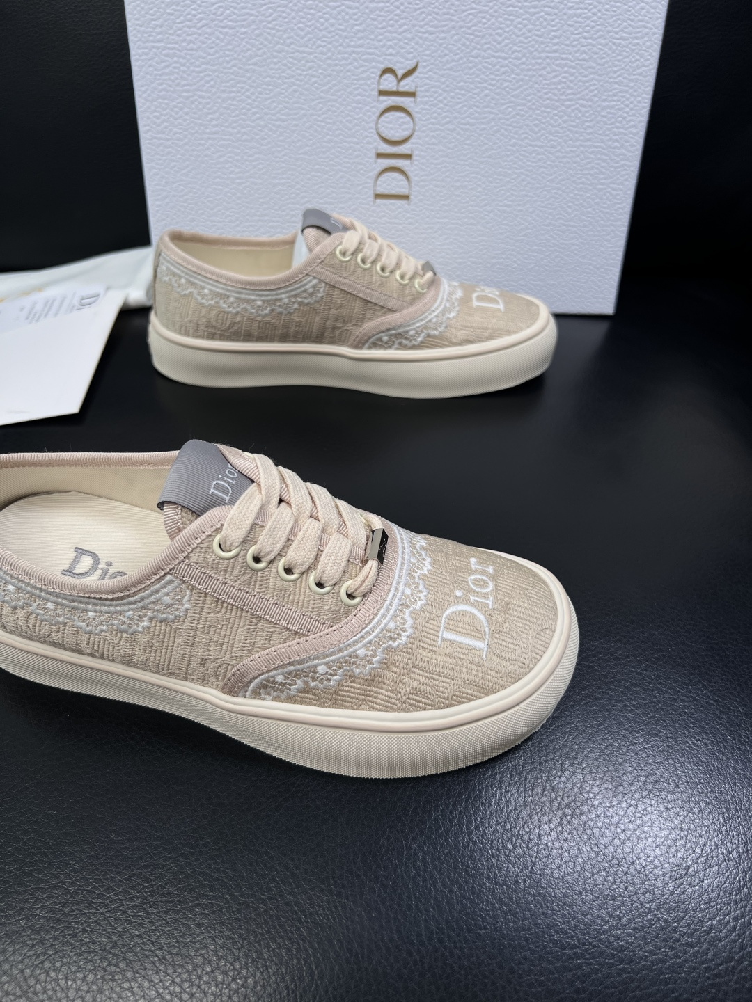 Dior 顶级工艺品 迪奥  专柜同步 原厂配置，意大利进口原版牛皮面料，透气舒适进口水染牛里垫，鞋底：