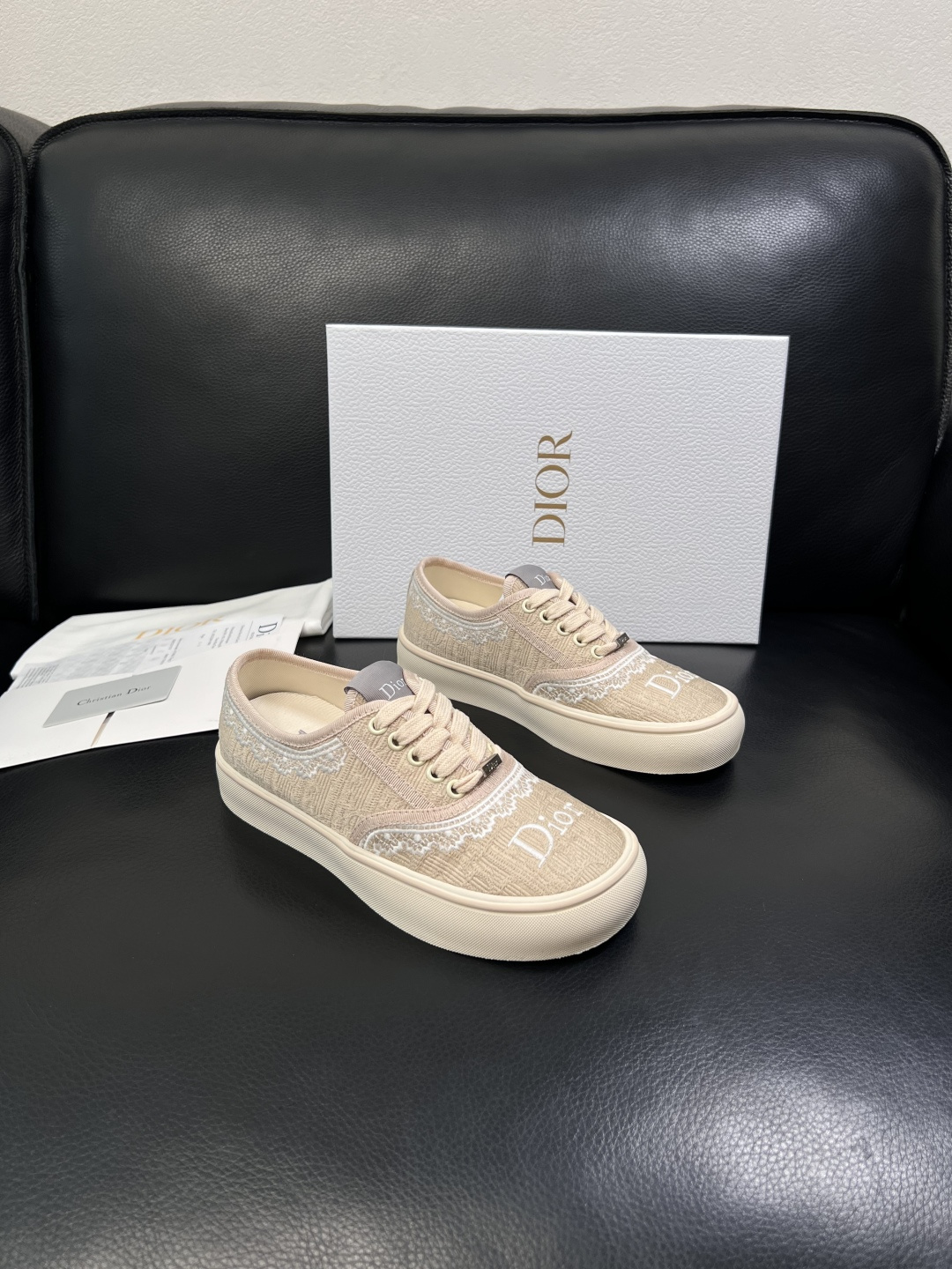 Dior 顶级工艺品 迪奥  专柜同步 原厂配置，意大利进口原版牛皮面料，透气舒适进口水染牛里垫，鞋底：