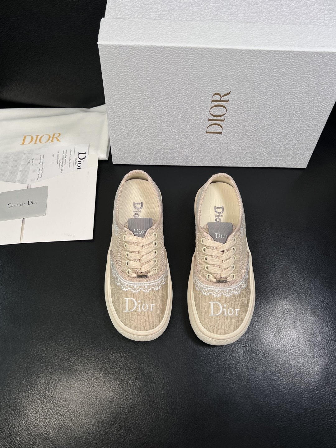 Dior 顶级工艺品 迪奥  专柜同步 原厂配置，意大利进口原版牛皮面料，透气舒适进口水染牛里垫，鞋底：