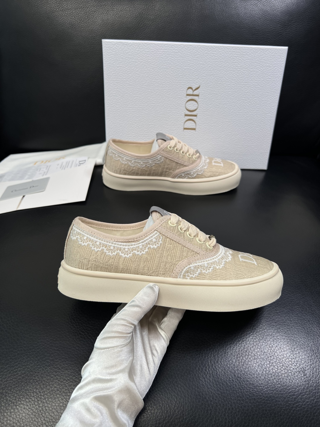 Dior 顶级工艺品 迪奥  专柜同步 原厂配置，意大利进口原版牛皮面料，透气舒适进口水染牛里垫，鞋底：