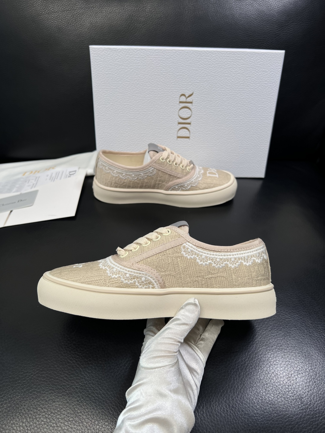 Dior 顶级工艺品 迪奥  专柜同步 原厂配置，意大利进口原版牛皮面料，透气舒适进口水染牛里垫，鞋底：