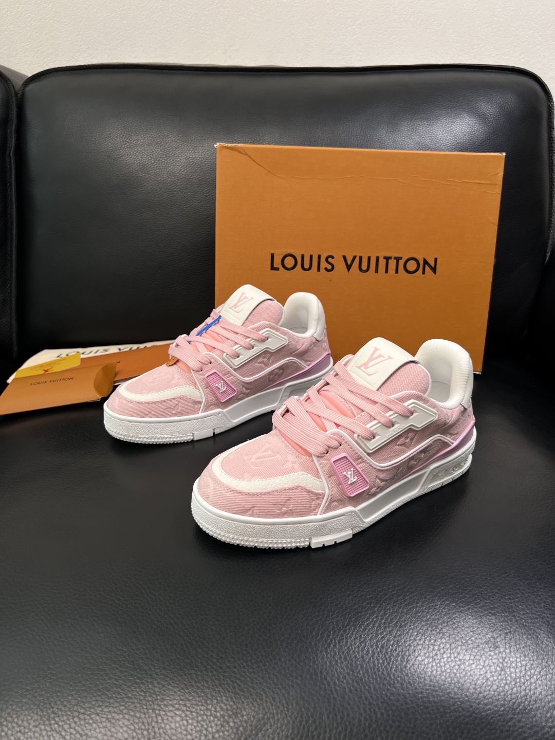 Lv  高品质  顶级工艺品  路易威登，专柜同步原厂配置，鞋面意大利进口，高品质拼接缤纷色彩复杂工艺品