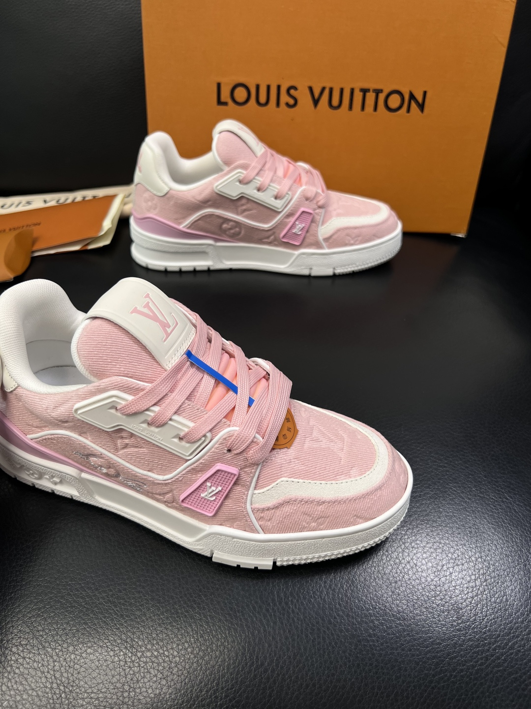Lv  高品质  顶级工艺品  路易威登，专柜同步原厂配置，鞋面意大利进口，高品质拼接缤纷色彩复杂工艺品
