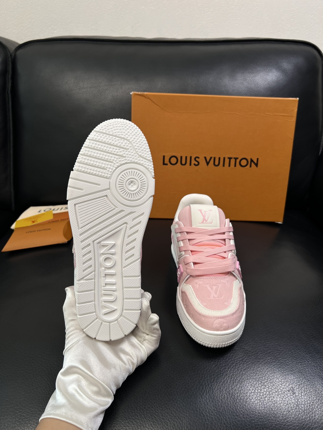 Lv  高品质  顶级工艺品  路易威登，专柜同步原厂配置，鞋面意大利进口，高品质拼接缤纷色彩复杂工艺品