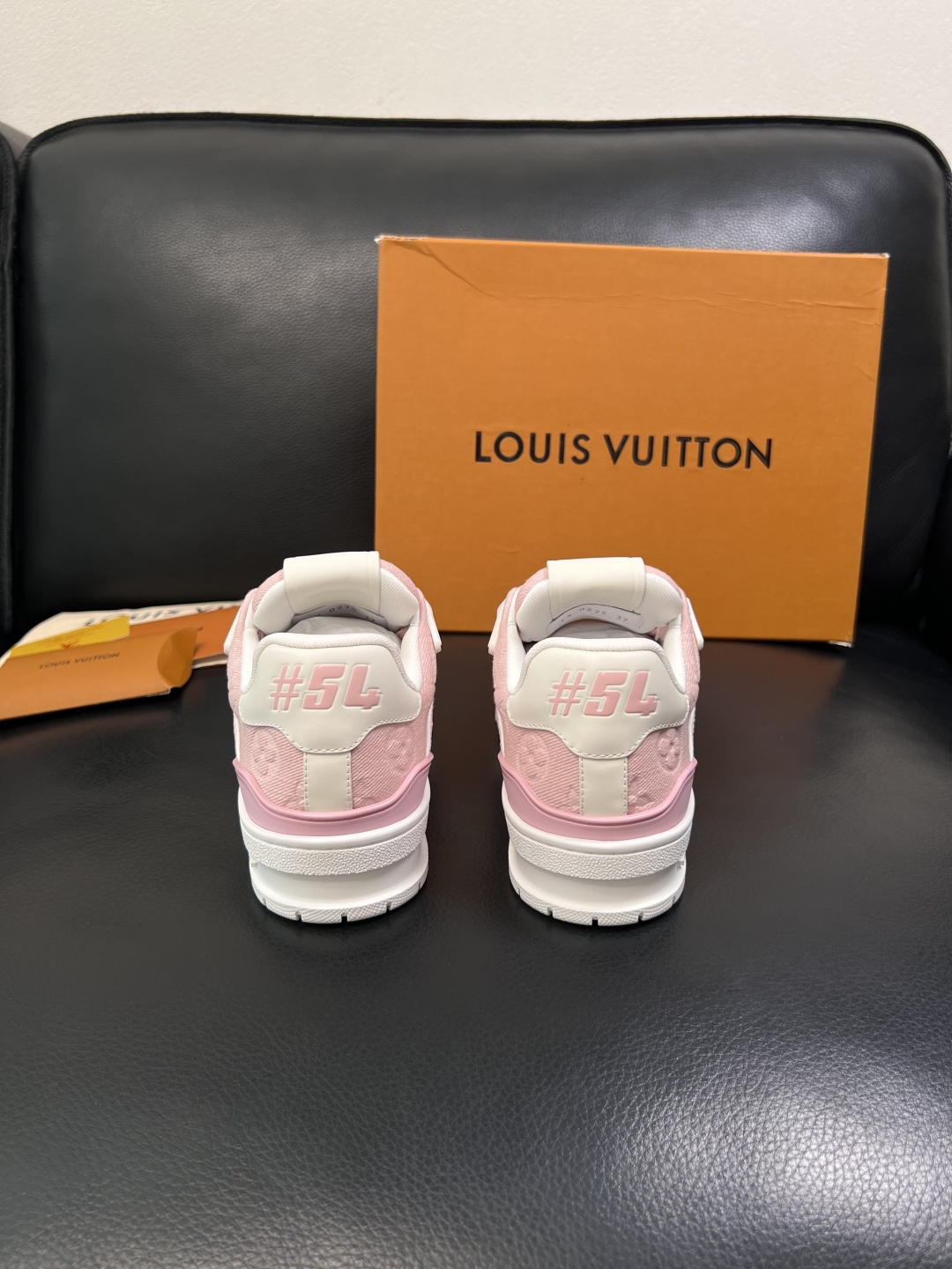Lv  高品质  顶级工艺品  路易威登，专柜同步原厂配置，鞋面意大利进口，高品质拼接缤纷色彩复杂工艺品
