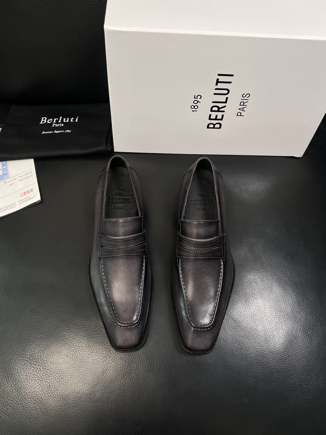 Berluti  顶级代购  布鲁提 专柜同步发售原厂配置，意大利进口牛皮面料，全进口水染牛皮里垫，鞋底