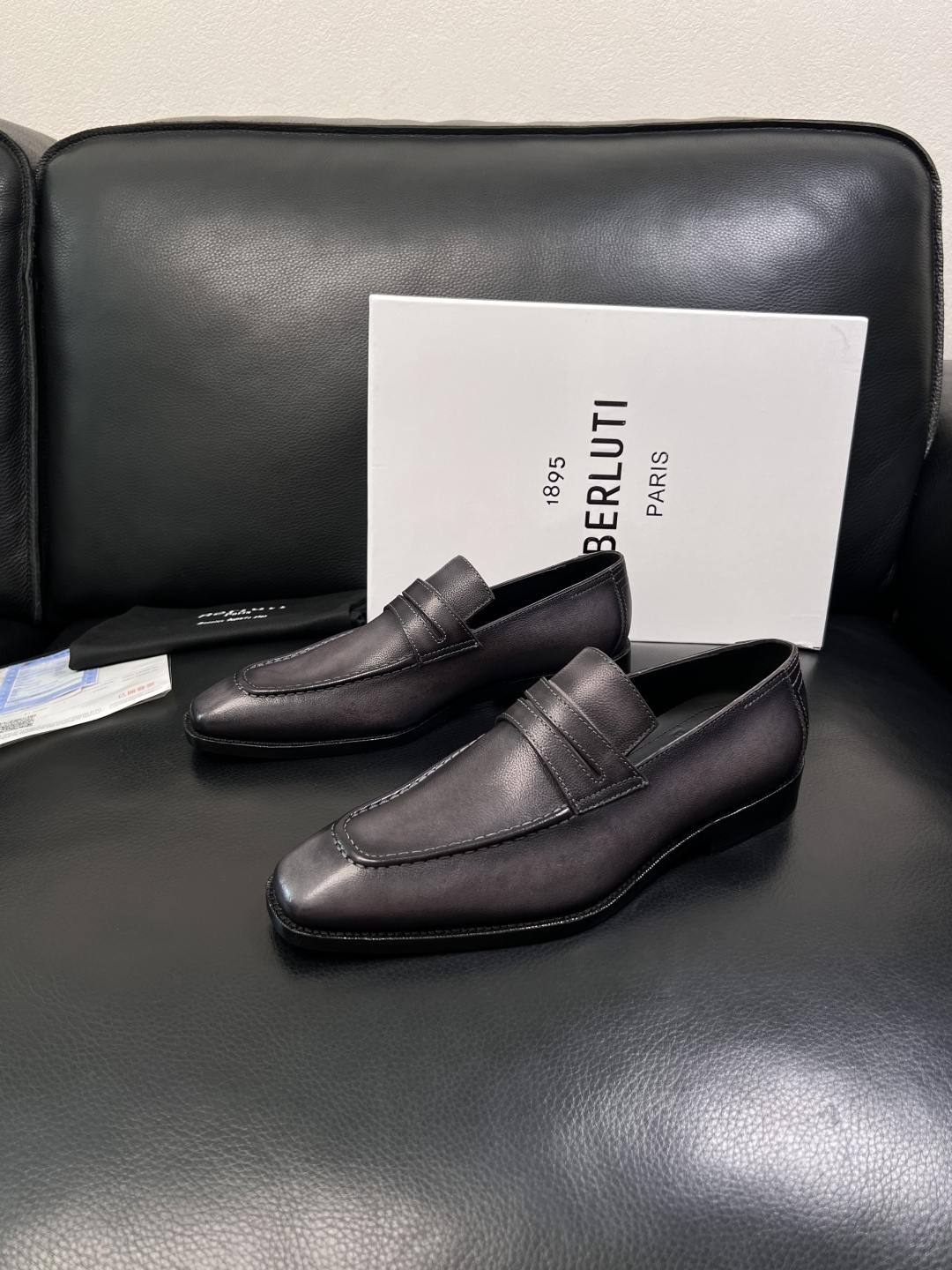 Berluti  顶级代购  布鲁提 专柜同步发售原厂配置，意大利进口牛皮面料，全进口水染牛皮里垫，鞋底