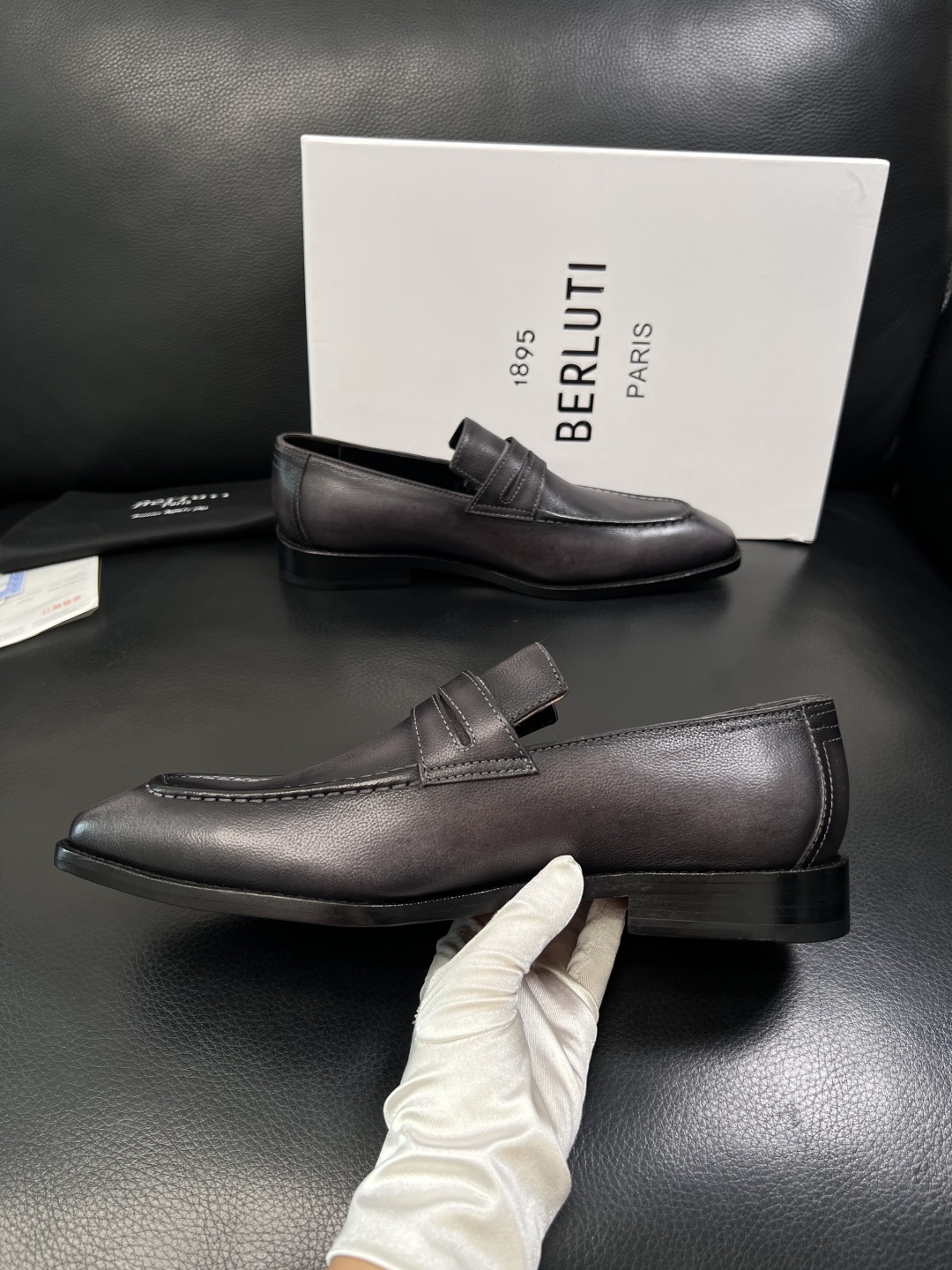 Berluti  顶级代购  布鲁提 专柜同步发售原厂配置，意大利进口牛皮面料，全进口水染牛皮里垫，鞋底