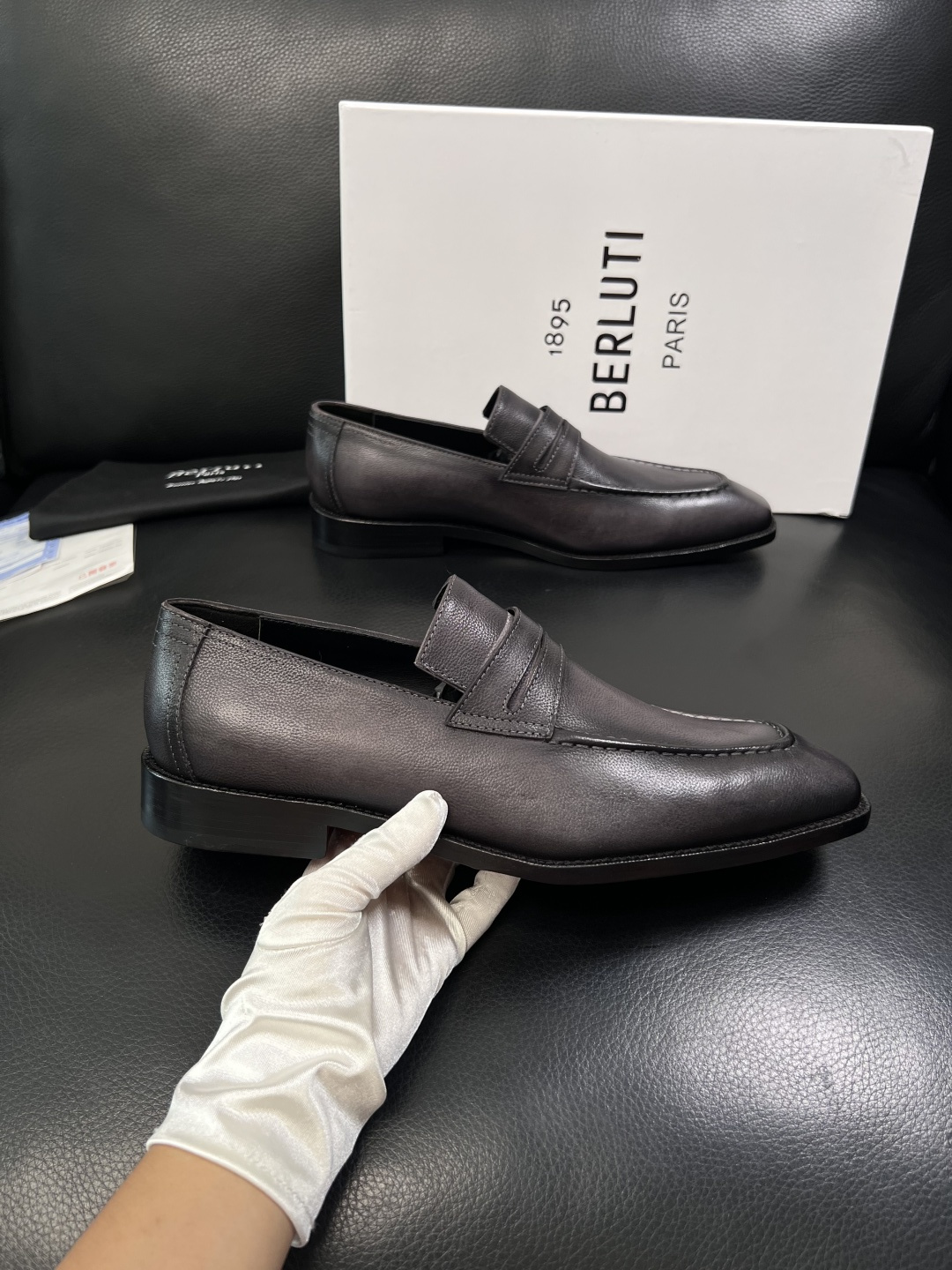 Berluti  顶级代购  布鲁提 专柜同步发售原厂配置，意大利进口牛皮面料，全进口水染牛皮里垫，鞋底