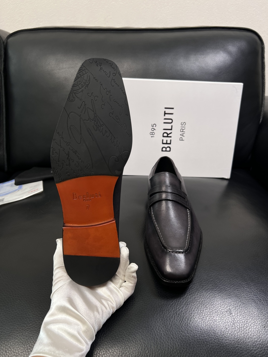 Berluti  顶级代购  布鲁提 专柜同步发售原厂配置，意大利进口牛皮面料，全进口水染牛皮里垫，鞋底