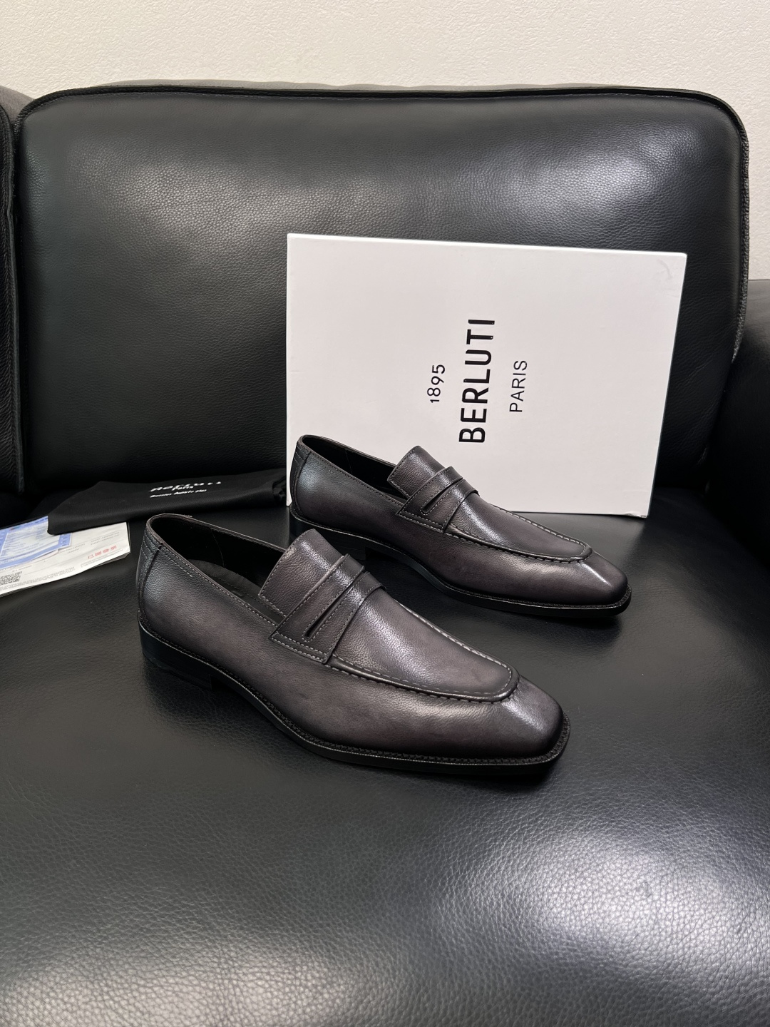 Berluti  顶级代购  布鲁提 专柜同步发售原厂配置，意大利进口牛皮面料，全进口水染牛皮里垫，鞋底