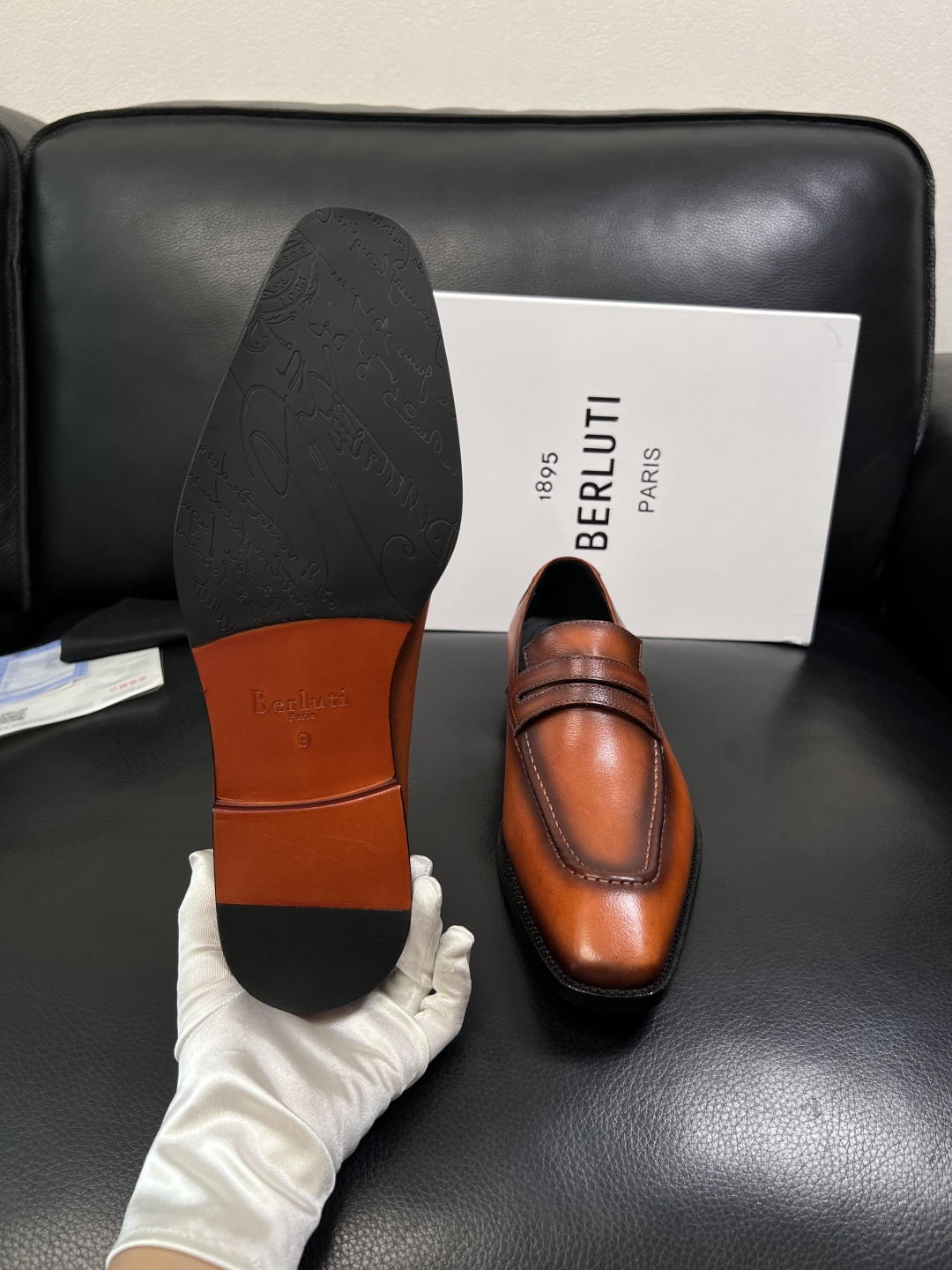 Berluti  顶级代购  布鲁提 专柜同步发售原厂配置，意大利进口牛皮面料，全进口水染牛皮里垫，鞋底