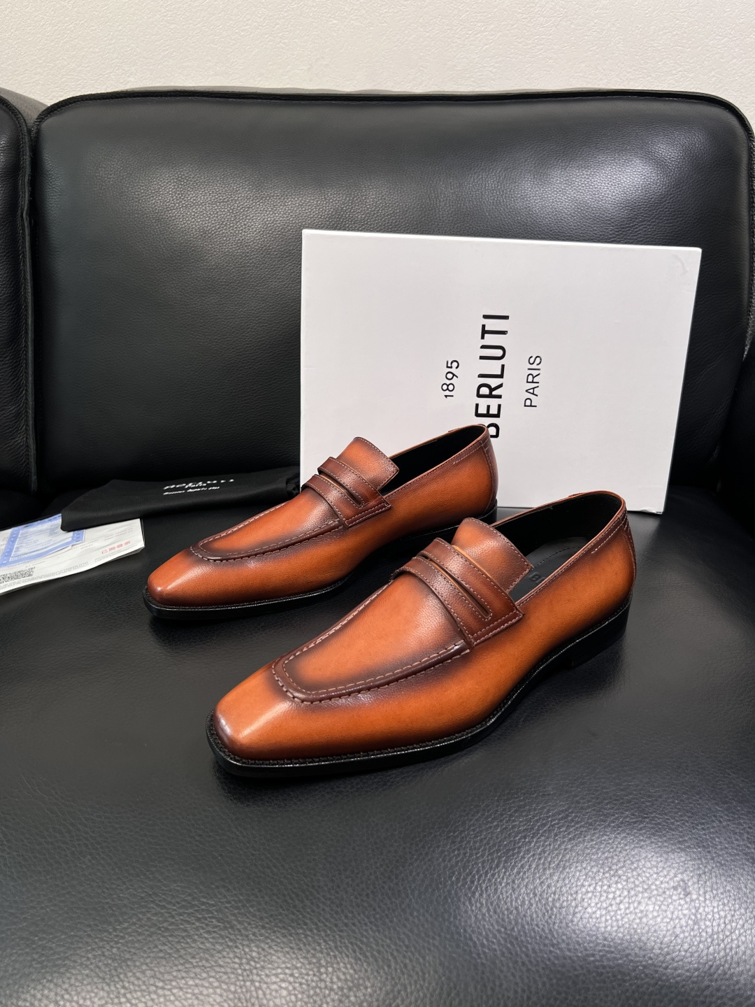 Berluti  顶级代购  布鲁提 专柜同步发售原厂配置，意大利进口牛皮面料，全进口水染牛皮里垫，鞋底