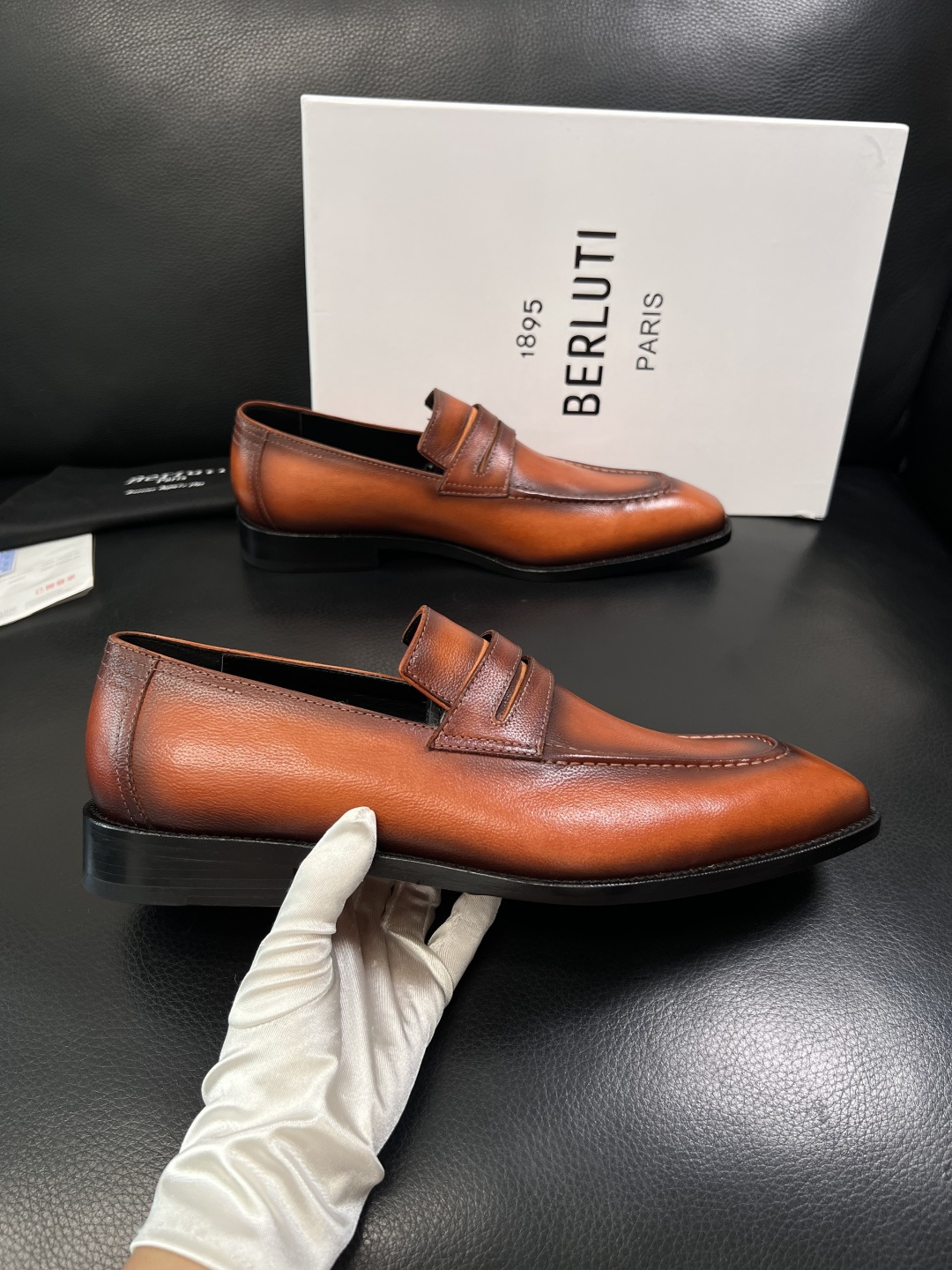 Berluti  顶级代购  布鲁提 专柜同步发售原厂配置，意大利进口牛皮面料，全进口水染牛皮里垫，鞋底