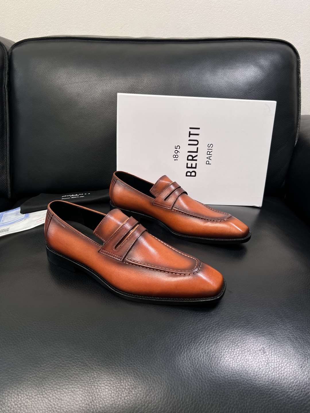 Berluti  顶级代购  布鲁提 专柜同步发售原厂配置，意大利进口牛皮面料，全进口水染牛皮里垫，鞋底
