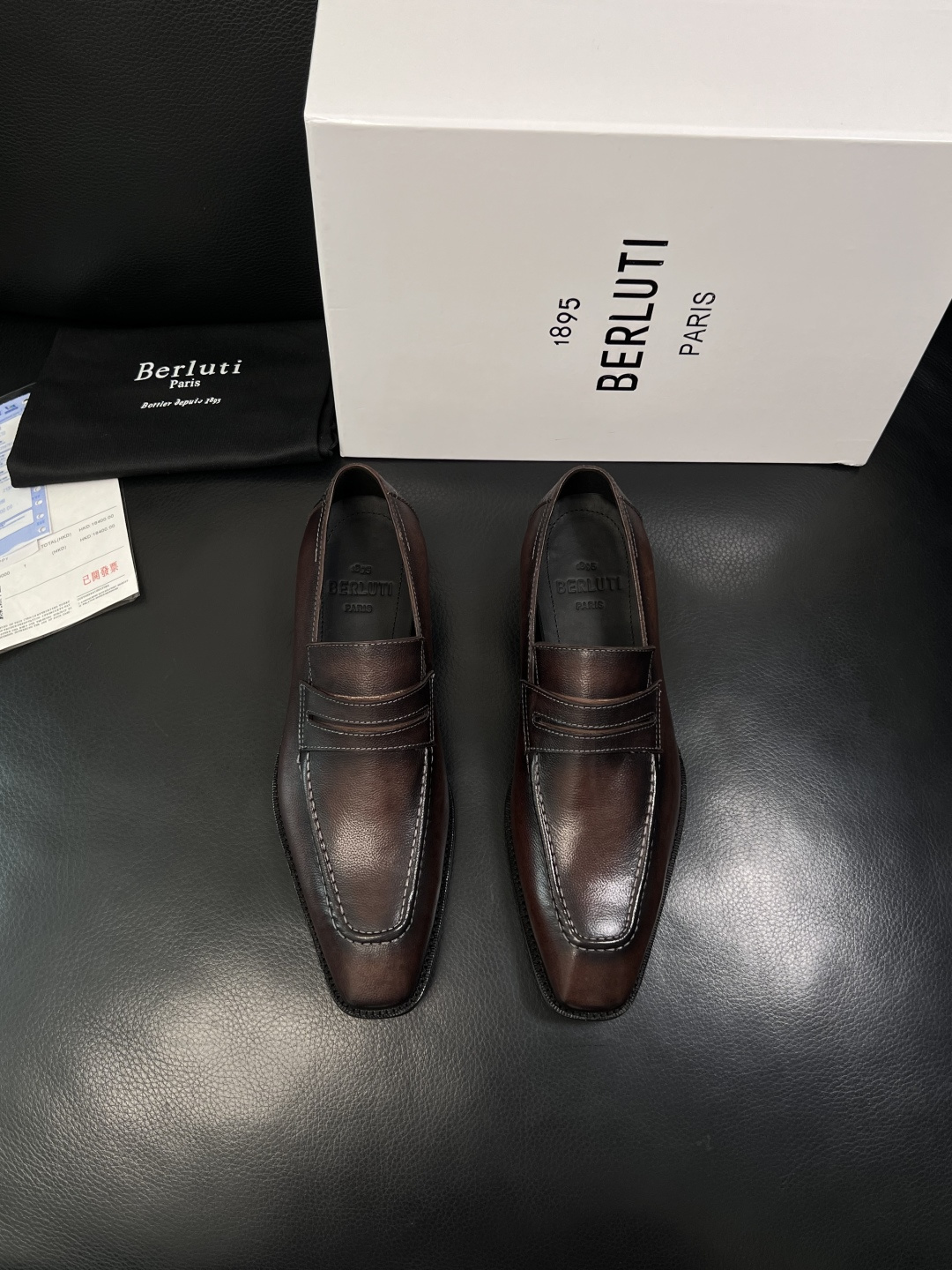 Berluti  顶级代购  布鲁提 专柜同步发售原厂配置，意大利进口牛皮面料，全进口水染牛皮里垫，鞋底