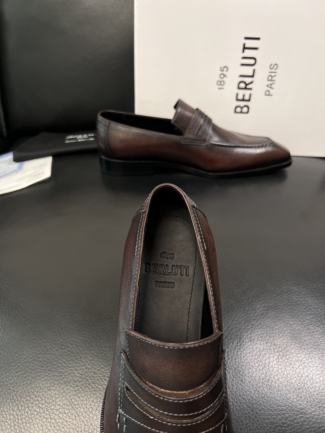 Berluti  顶级代购  布鲁提 专柜同步发售原厂配置，意大利进口牛皮面料，全进口水染牛皮里垫，鞋底