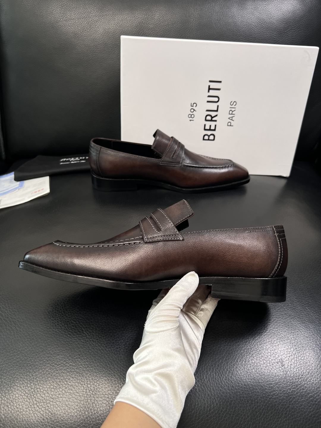 Berluti  顶级代购  布鲁提 专柜同步发售原厂配置，意大利进口牛皮面料，全进口水染牛皮里垫，鞋底