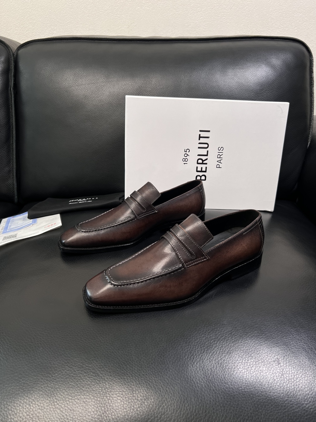 Berluti  顶级代购  布鲁提 专柜同步发售原厂配置，意大利进口牛皮面料，全进口水染牛皮里垫，鞋底