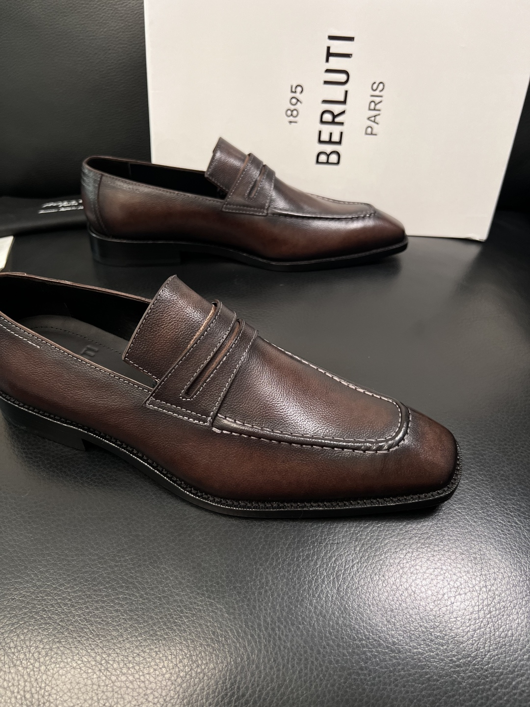 Berluti  顶级代购  布鲁提 专柜同步发售原厂配置，意大利进口牛皮面料，全进口水染牛皮里垫，鞋底