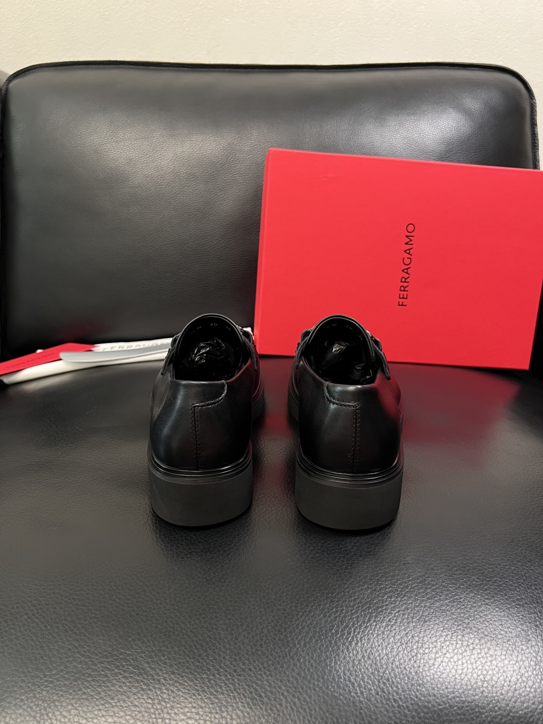 Ferragamo  高品质  顶级工艺品  菲拉格慕   专柜同步发售原厂配置，意大利进口原版牛皮，进
