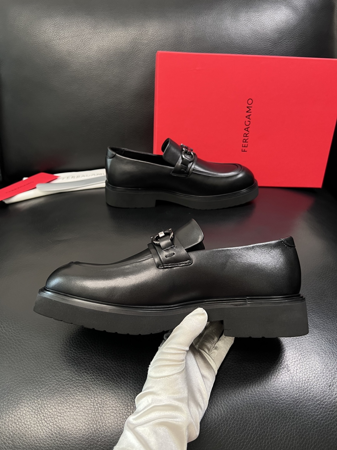 Ferragamo  高品质  顶级工艺品  菲拉格慕   专柜同步发售原厂配置，意大利进口原版牛皮，进