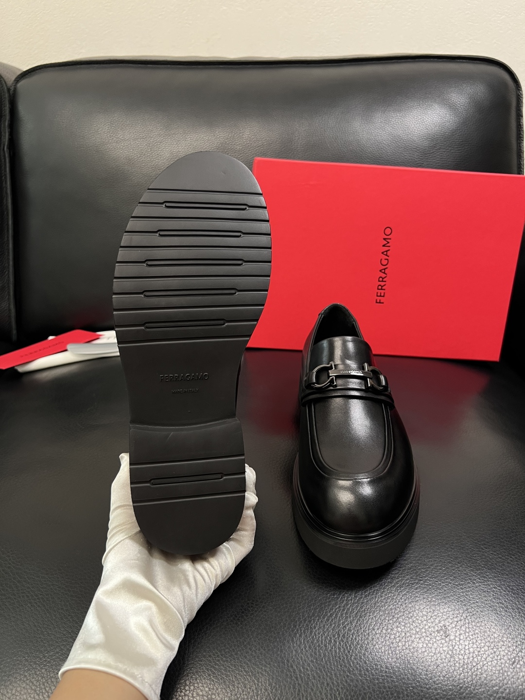 Ferragamo  高品质  顶级工艺品  菲拉格慕   专柜同步发售原厂配置，意大利进口原版牛皮，进