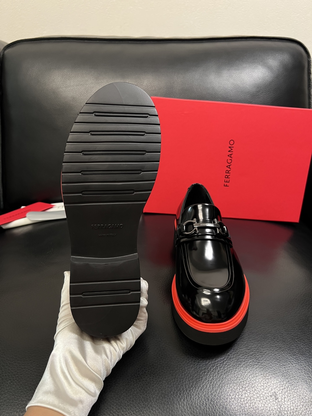 Ferragamo  高品质  顶级工艺品  菲拉格慕   专柜同步发售原厂配置，意大利进口原版牛皮，进