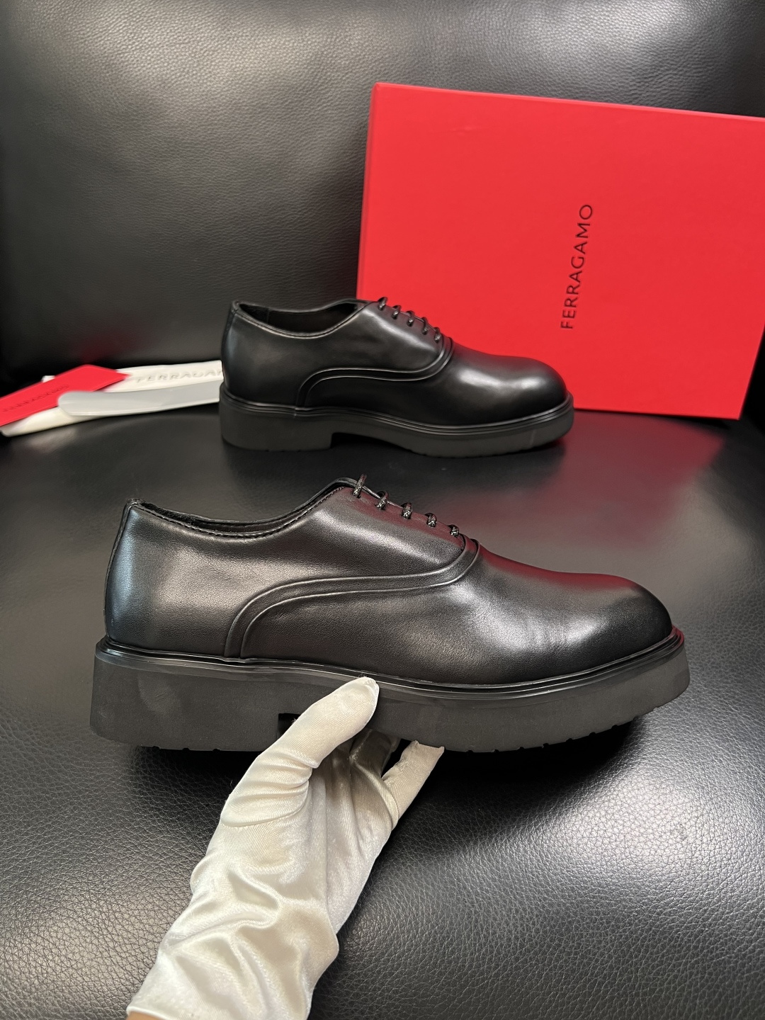 Ferragamo  高品质  顶级工艺品  菲拉格慕   专柜同步发售原厂配置，意大利进口原版牛皮，进