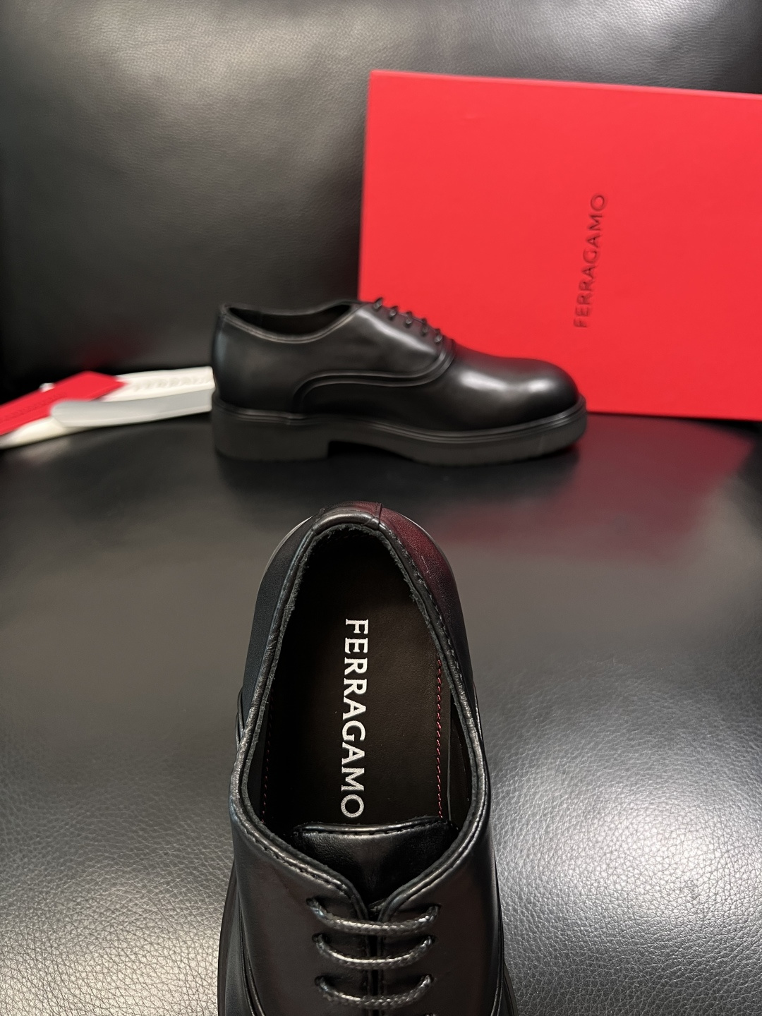 Ferragamo  高品质  顶级工艺品  菲拉格慕   专柜同步发售原厂配置，意大利进口原版牛皮，进