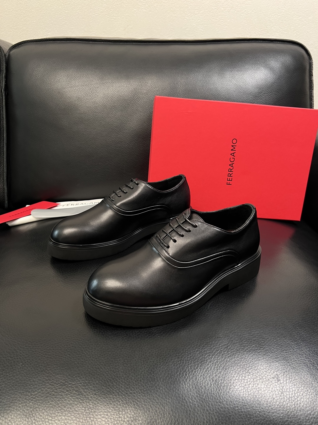 Ferragamo  高品质  顶级工艺品  菲拉格慕   专柜同步发售原厂配置，意大利进口原版牛皮，进