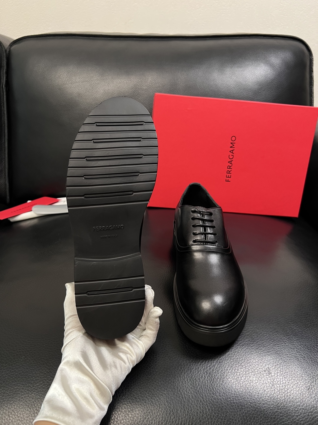 Ferragamo  高品质  顶级工艺品  菲拉格慕   专柜同步发售原厂配置，意大利进口原版牛皮，进