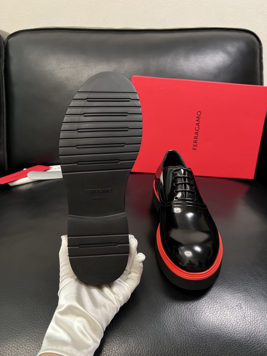 Ferragamo  高品质  顶级工艺品  菲拉格慕   专柜同步发售原厂配置，意大利进口原版牛皮，进