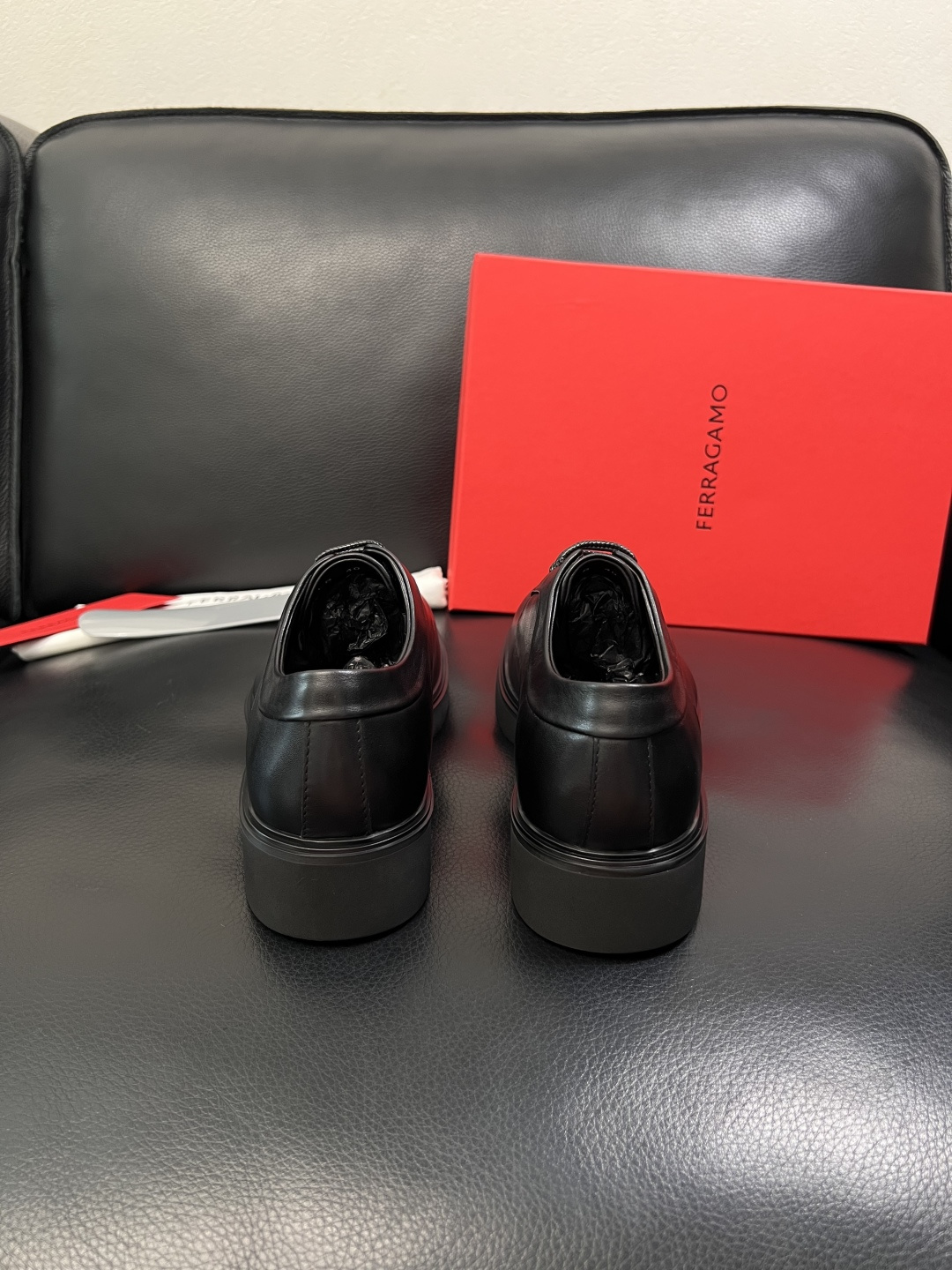 Ferragamo  高品质  顶级工艺品  菲拉格慕   专柜同步发售原厂配置，意大利进口原版牛皮，进