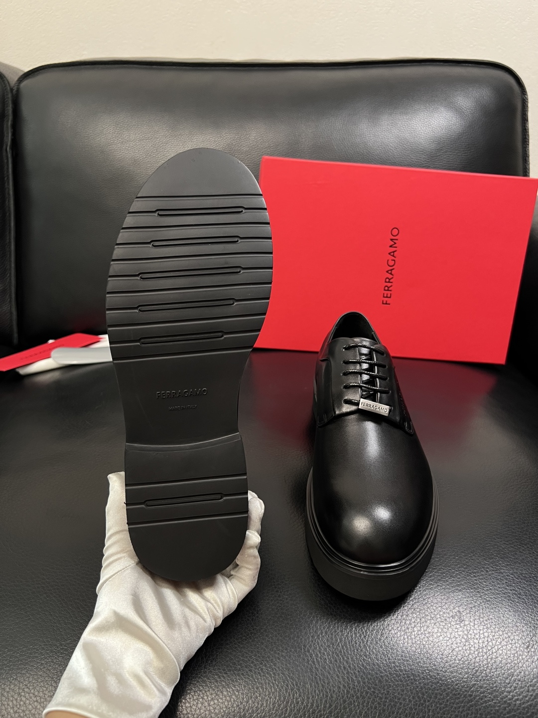 Ferragamo  高品质  顶级工艺品  菲拉格慕   专柜同步发售原厂配置，意大利进口原版牛皮，进