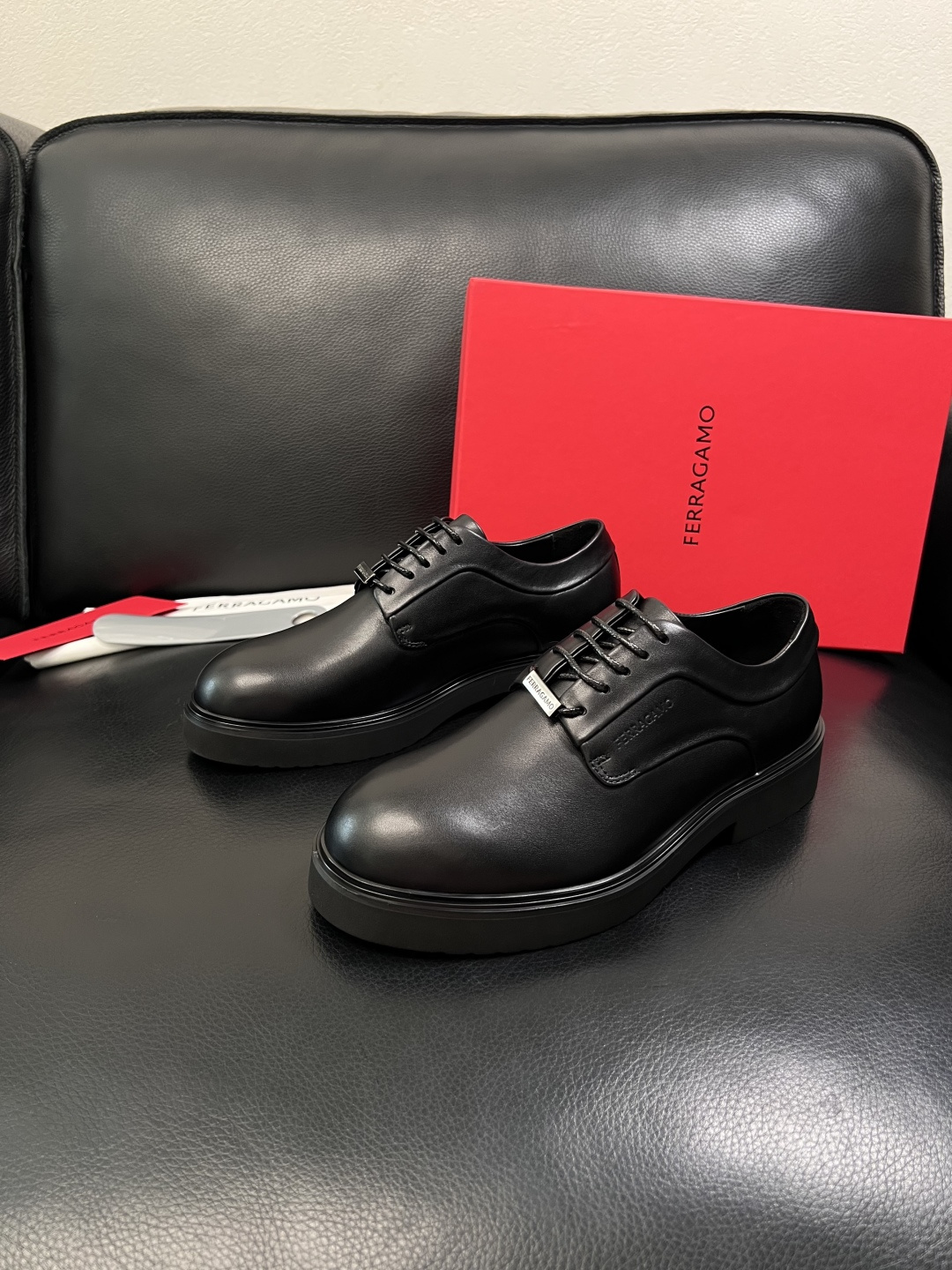 Ferragamo  高品质  顶级工艺品  菲拉格慕   专柜同步发售原厂配置，意大利进口原版牛皮，进