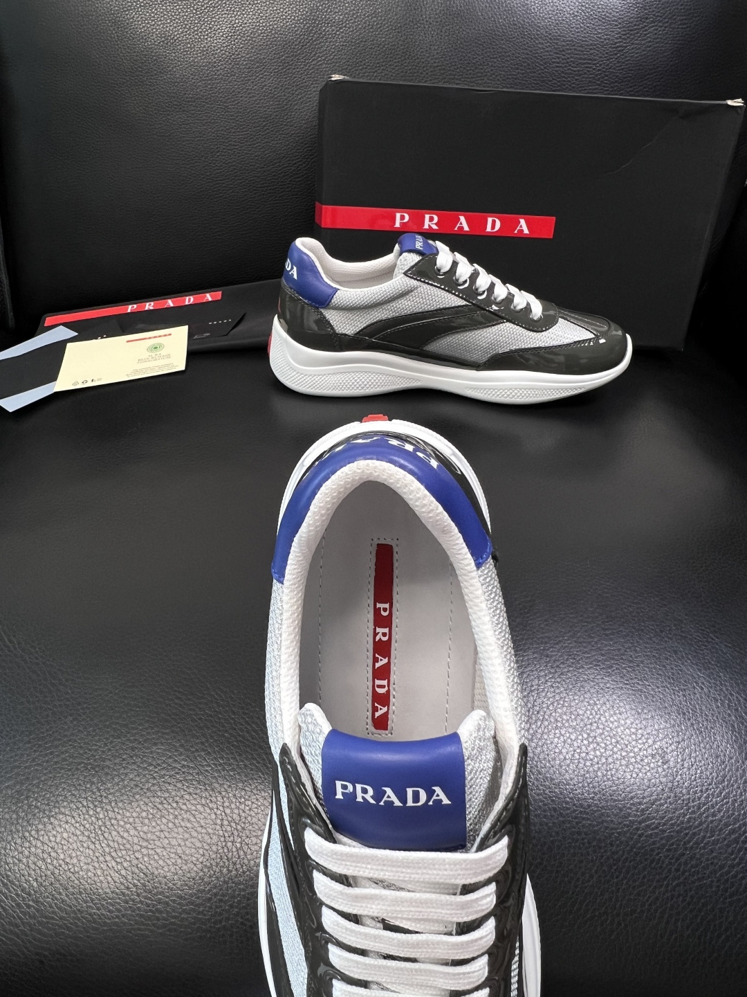 Prada  顶级工艺品，普拉达 专柜同步，原厂配置意大利进口牛皮面料，进口牛皮内里垫，透气舒适，鞋底：