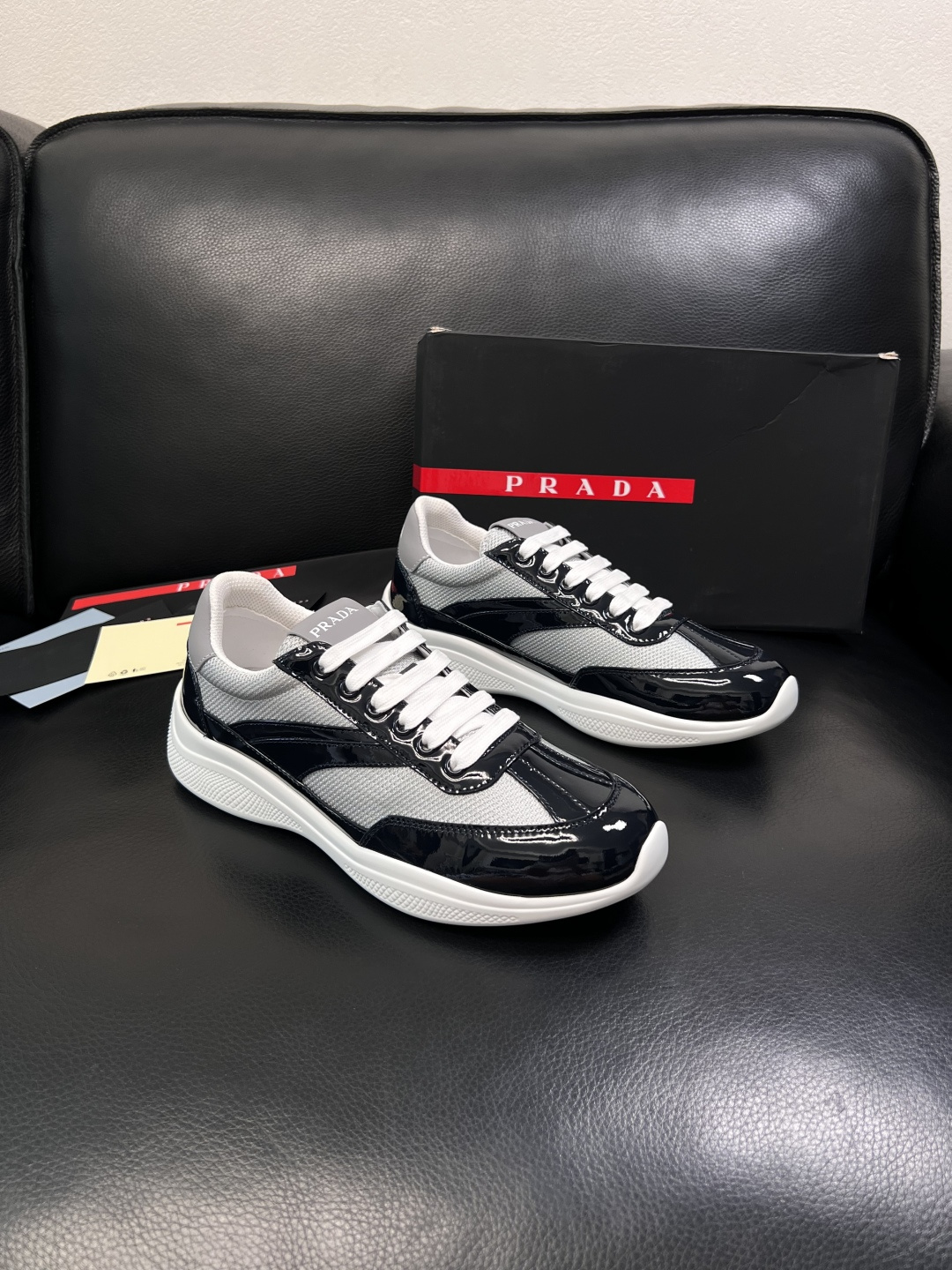 NO:852256,Prada top handicrafts, synchronized with Prada counters, the original factory is equipped with imported cowhide fabrics from Italy, imported cowhide inner pads, breathable and comfortable, the soles are specially provided by the original factory, the original factory follows the order, high quality, welcome to compare, code number 39-44 (customized 38 45 46),, prada, prada, cowhide19860909Prada 顶级工艺品,普拉达 专柜同步,原厂配置意大利进口牛皮面料,进口牛皮内里垫,透气舒适,鞋底原厂特供原版底,原厂跟单货 高品质 欢迎对比,码数 39-44（订做38 45 46）,,prada,prada,cowhide,Men's shoes