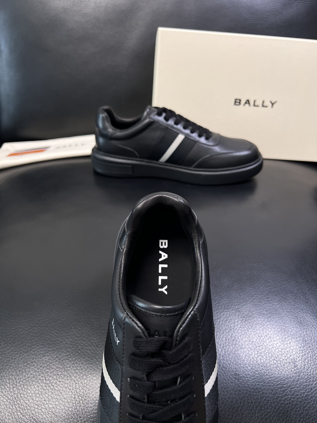 BALLY  高品质  顶级工艺品  巴利 专柜同原厂配置 ，鞋面意大利进口牛皮面料，进口水染牛皮里垫 