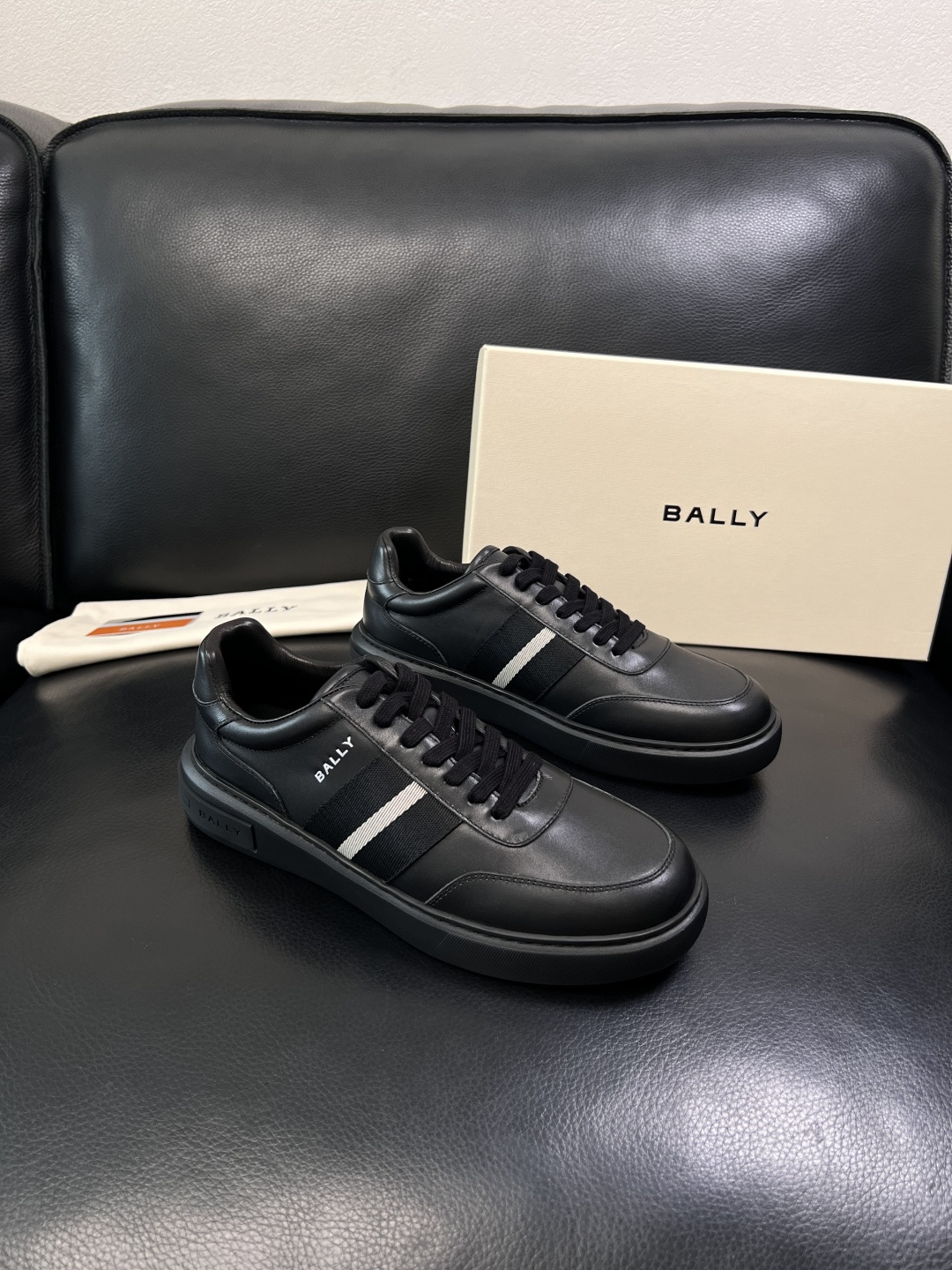 BALLY  高品质  顶级工艺品  巴利 专柜同原厂配置 ，鞋面意大利进口牛皮面料，进口水染牛皮里垫 