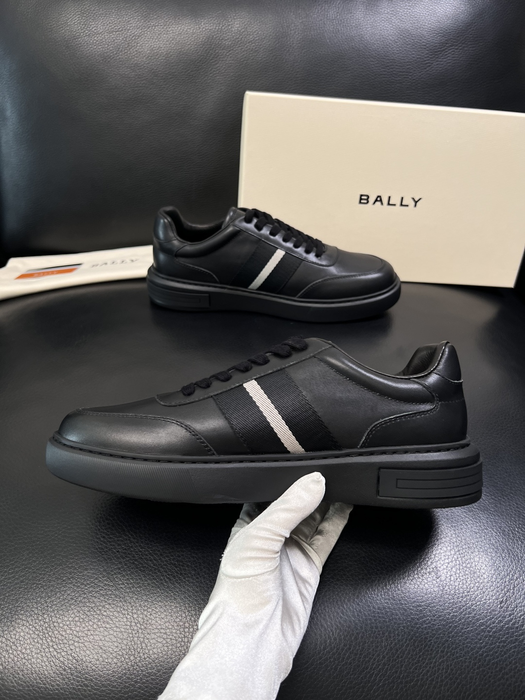 BALLY  高品质  顶级工艺品  巴利 专柜同原厂配置 ，鞋面意大利进口牛皮面料，进口水染牛皮里垫 
